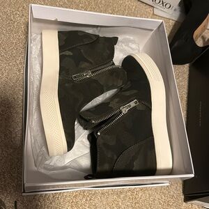 🖤💚NWB STEVE MADDEN CAMOUFLAGE WEDGE SIZE 6.5